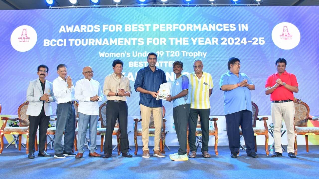 G Kamalini receives an award from R Ashwin, Chennai, May 31, 2025