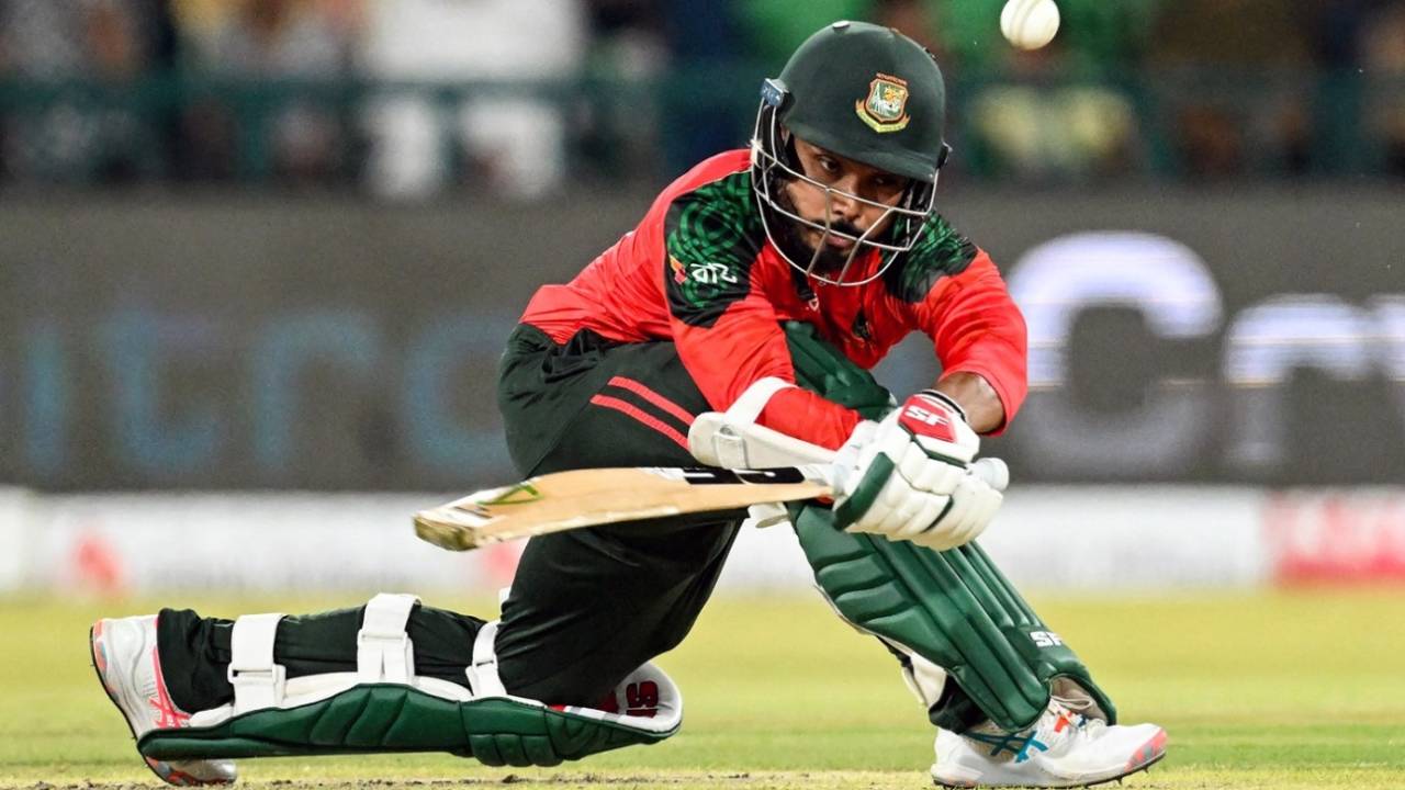 Parvez Hossain Emon plays a sweep, Pakistan vs Bangladesh, 3rd T20I, Lahore, June 1, 2025