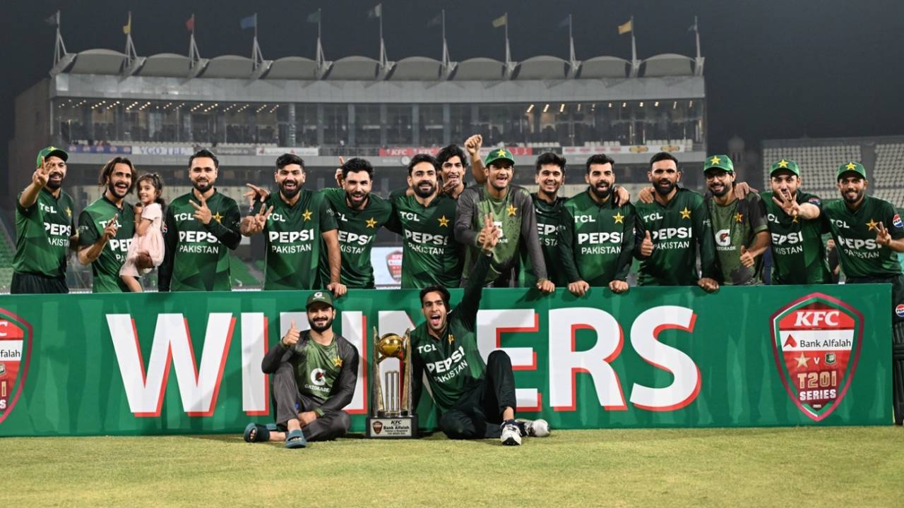 The Pakistan players pose with the trophy, Pakistan vs Bangladesh, 3rd T20I, Lahore, June 1, 2025