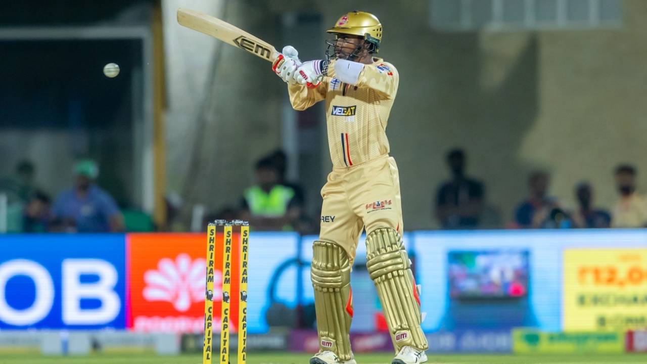 B Aparajith deals with a short ball, Chepauk Super Gillies vs IDream Tiruppur Tamizhans, TNPL 2025, Coimbatore, June 6, 2025