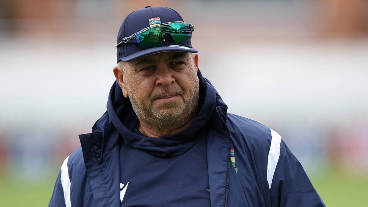 Shukri Conrad oversees South Africa's training session, Lord's, June 10, 2025