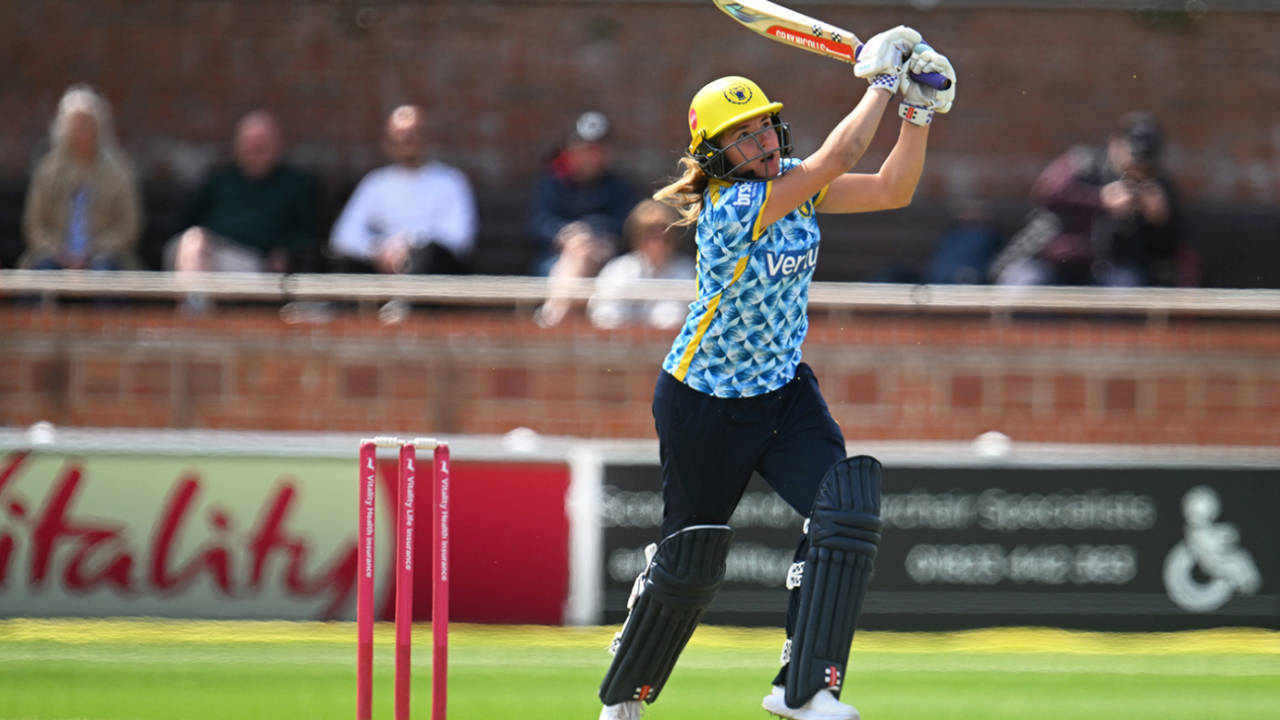 Meg Austin goes down the ground, Surrey vs Warwickshire, Women's T20 County Cup semi-final, Taunton, May 26, 2025