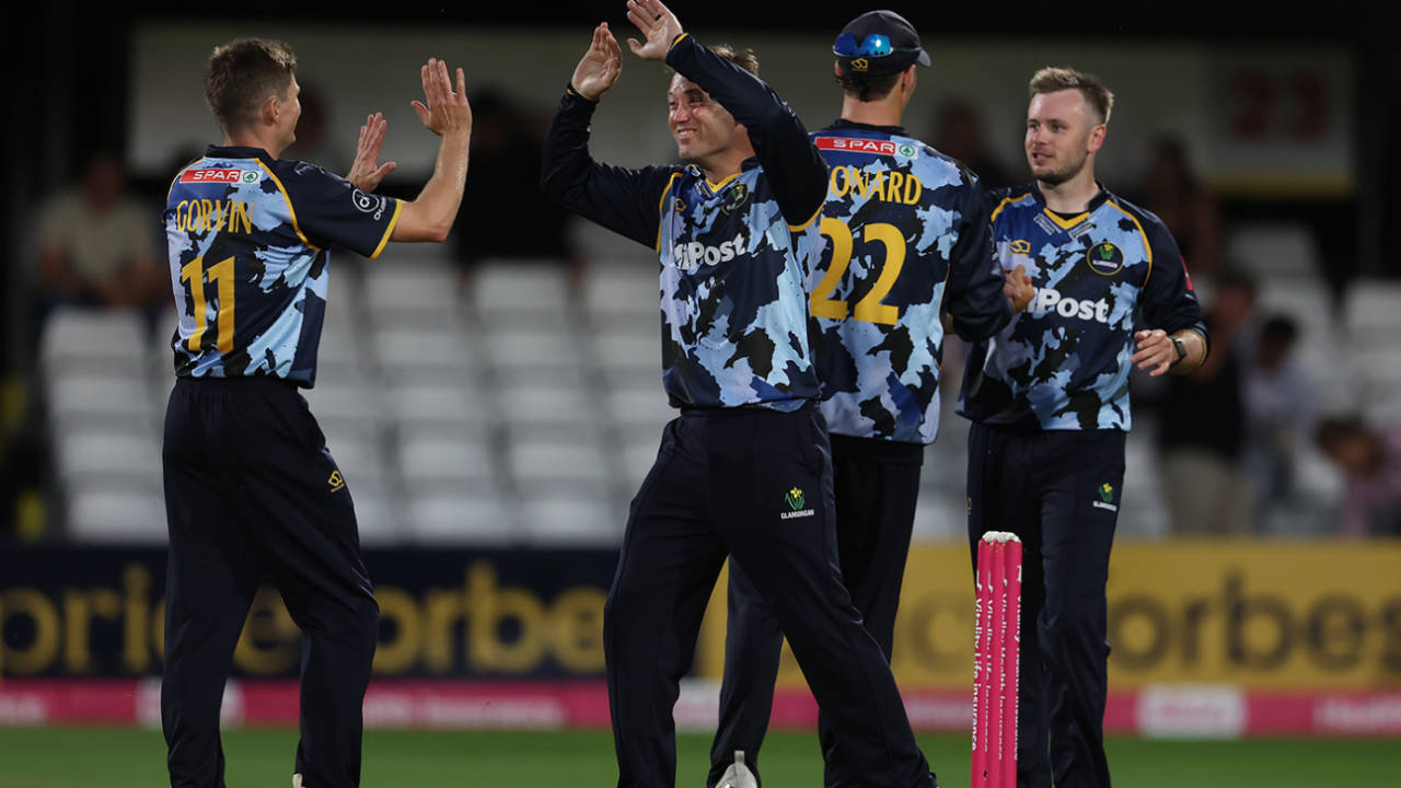 Andy Gorvin and Colin Ingram exchange high fives, Essex vs Glamorgan, Men's T20 Blast, Chelmsford, June 12, 2025