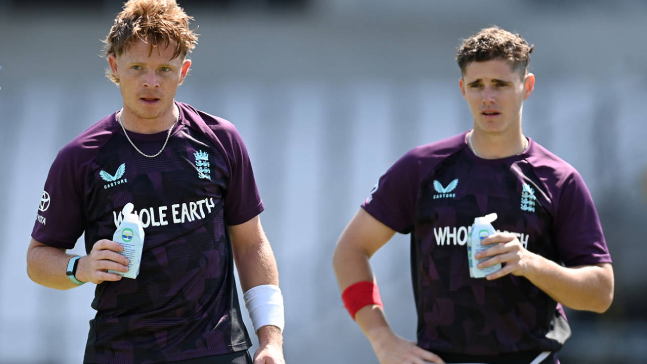 Ollie Pope and Jacob Bethell take a breather at England training, Headingley, June 18, 2025