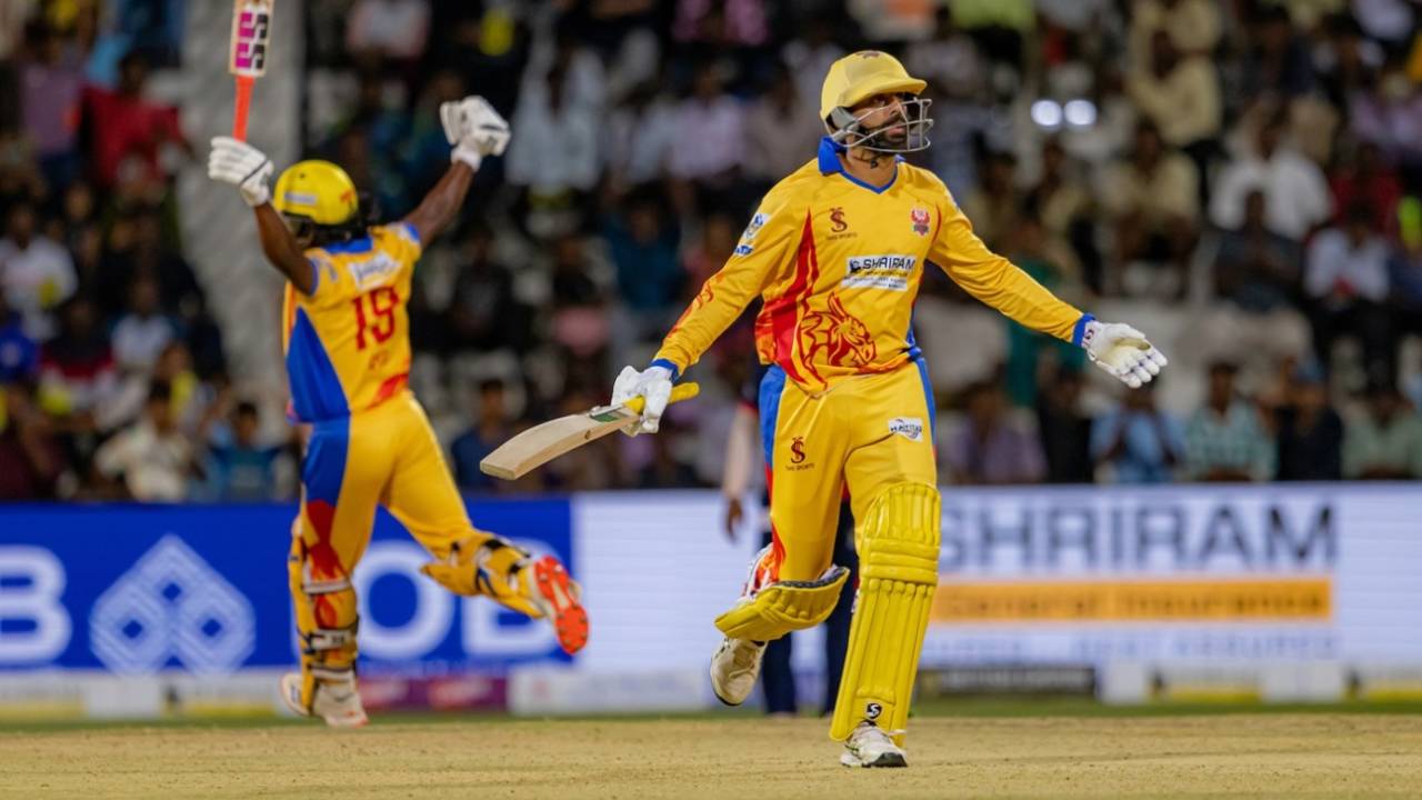 Varun Chakravarthy finished the game with the bat for Dindigul Dragons, Dindigul Dragons vs Salem Spartans, TNPL 2025, Tirunelveli, June 23, 2025