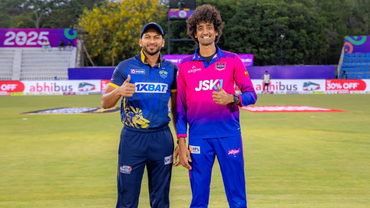 M Shahrukh Khan and R Sai Kishore at the toss, Idream Tiruppur Tamizhans vs Lyca Kovai Kings, TNPL 2025, Tirunelveli, June 24, 2025