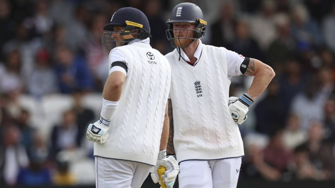 Joe Root and Ben Stokes have a chat in the middle, England vs India, 1st Test, Leeds, 5th day, June 24, 2025