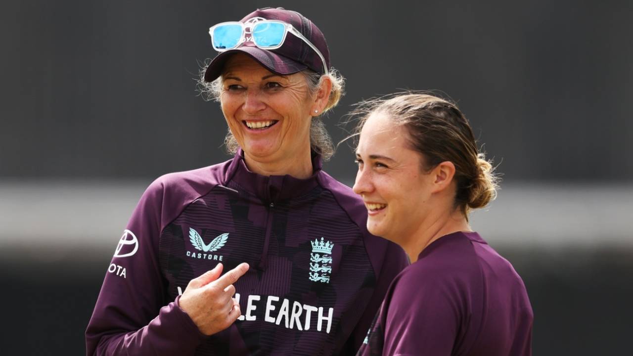 England head coach Charlotte Edwards and Alice Capsey spare time during training, Nottingham, June 27, 2025
