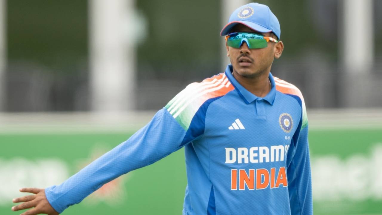 Ayush Mhatre adjusts the field, England U-19 vs India U-19, 1st Youth ODI, Hove, June 27, 2025