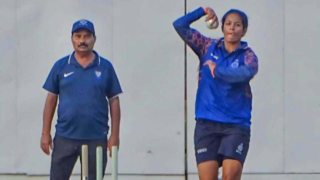 Salonee Dangore bowls under the watchful eye of Narendra Hirwani, 2022
