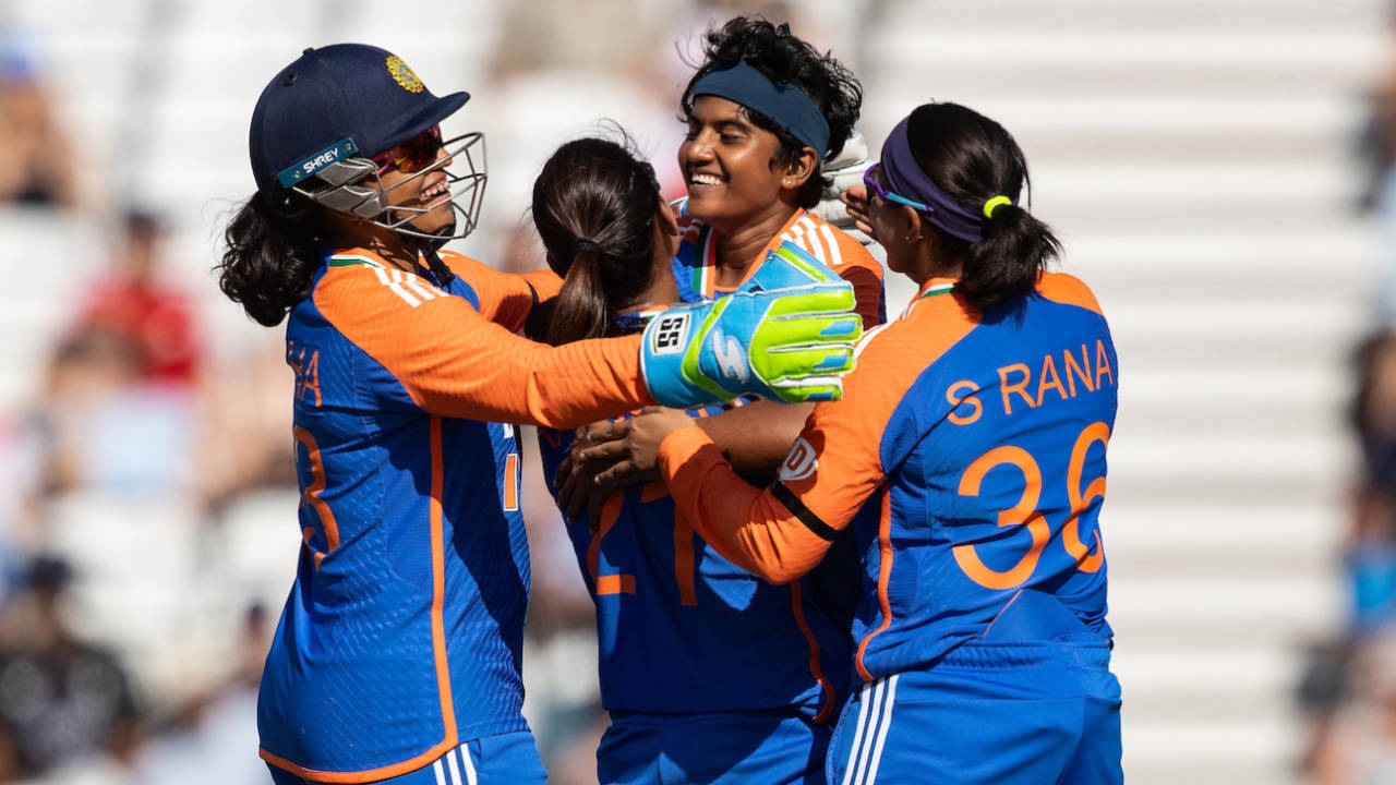 Shree Charani piled on the dots and got wickets, England vs India, 1st Women's T20I, Nottingham, June 28, 2025
