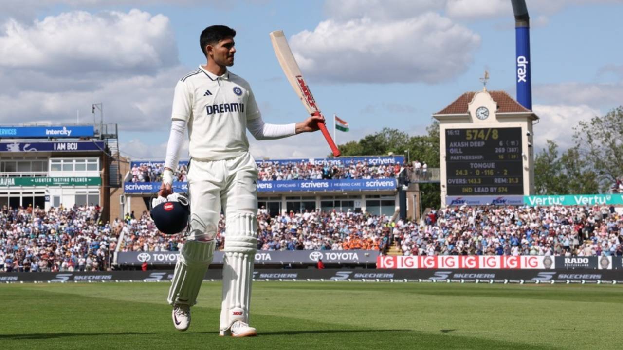 Shubman Gill walks off to applause from the Edgbaston faithful, England vs India, 2nd Test, Birmingham, 2nd day, July 3, 2025