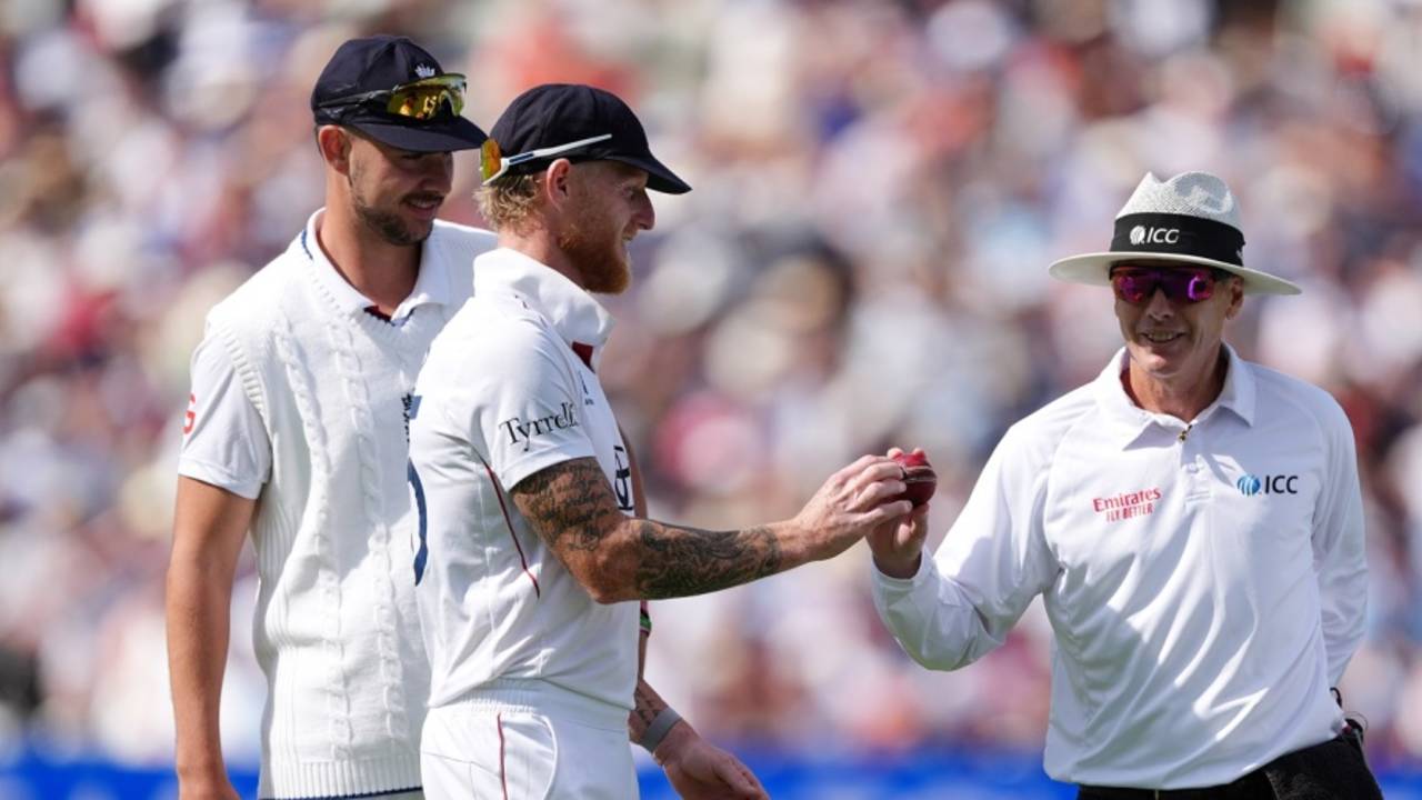 Ben Stokes has a word with the umpire about the condition of the ball, England vs India, 2nd Test, Birmingham, Day 2, July 2, 2025