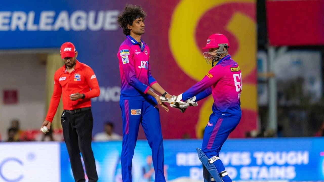 R Sai Kishore and Tushar Raheja celebrate a wicket, Dindigul Dragons vs Idream Tiruppur Tamizhans, TNPL 2025, Dindigul, July 6, 2025