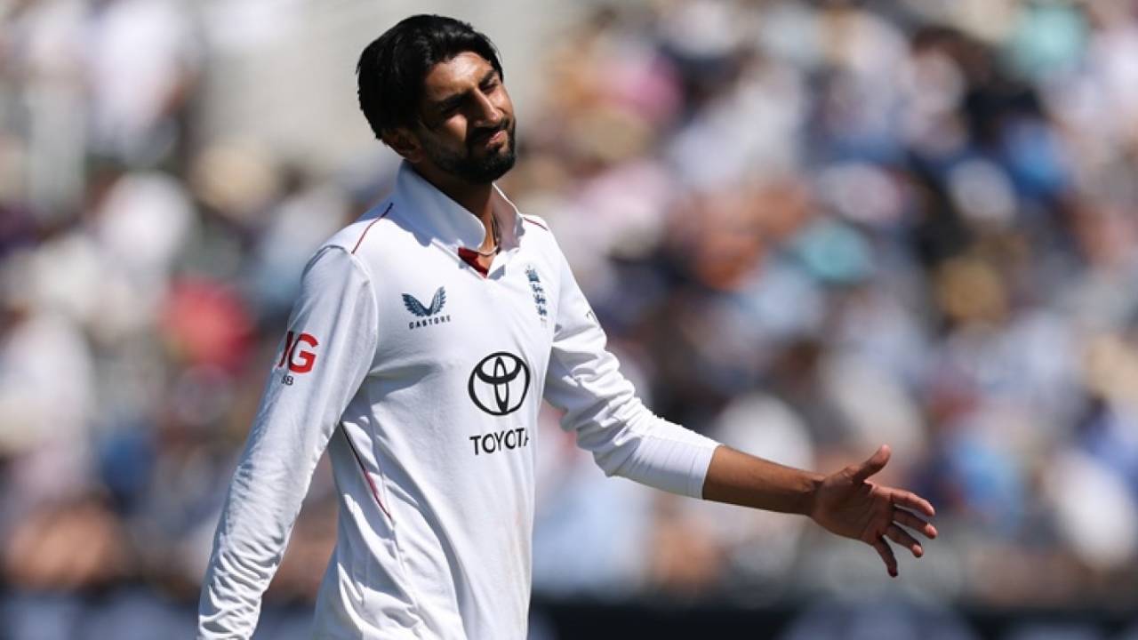 ShoaShoaib Bashir walked off after injuring his finger, England vs India, 3rd Test, Lord's, London, 3rd day, July 12, 2025