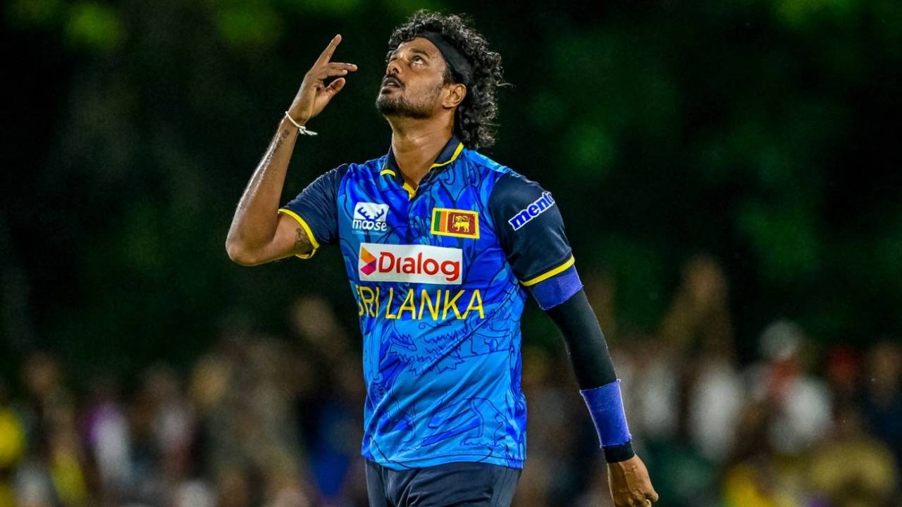 Binura Fernando landed a double-blow in his third over, Sri Lanka vs Bangladesh, 2nd T20I, Dambulla, July 13, 2025