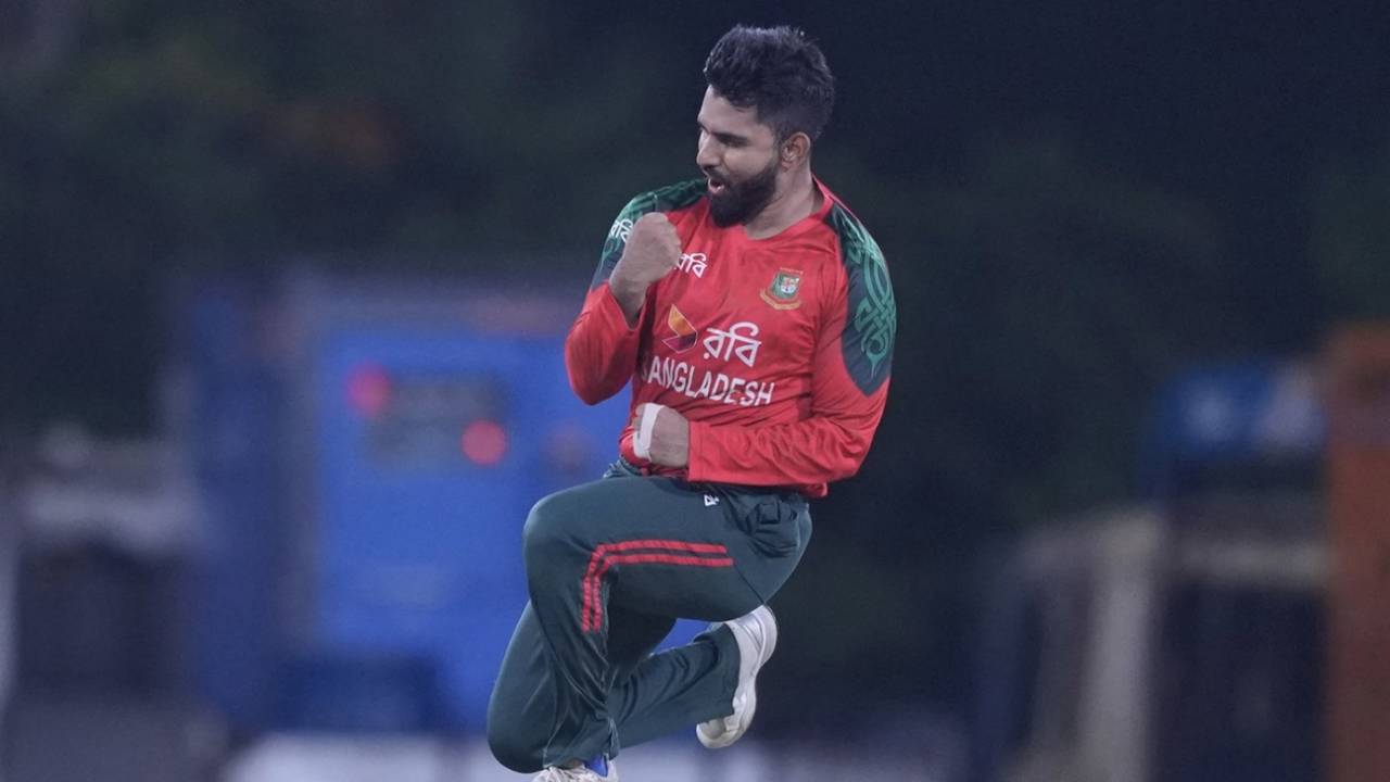 Shamim Hossain is overjoyed after nailing a direct hit to dismiss Kusal Mendis, Sri Lanka vs Bangladesh, 2nd T20I, Dambulla, July 13, 2025