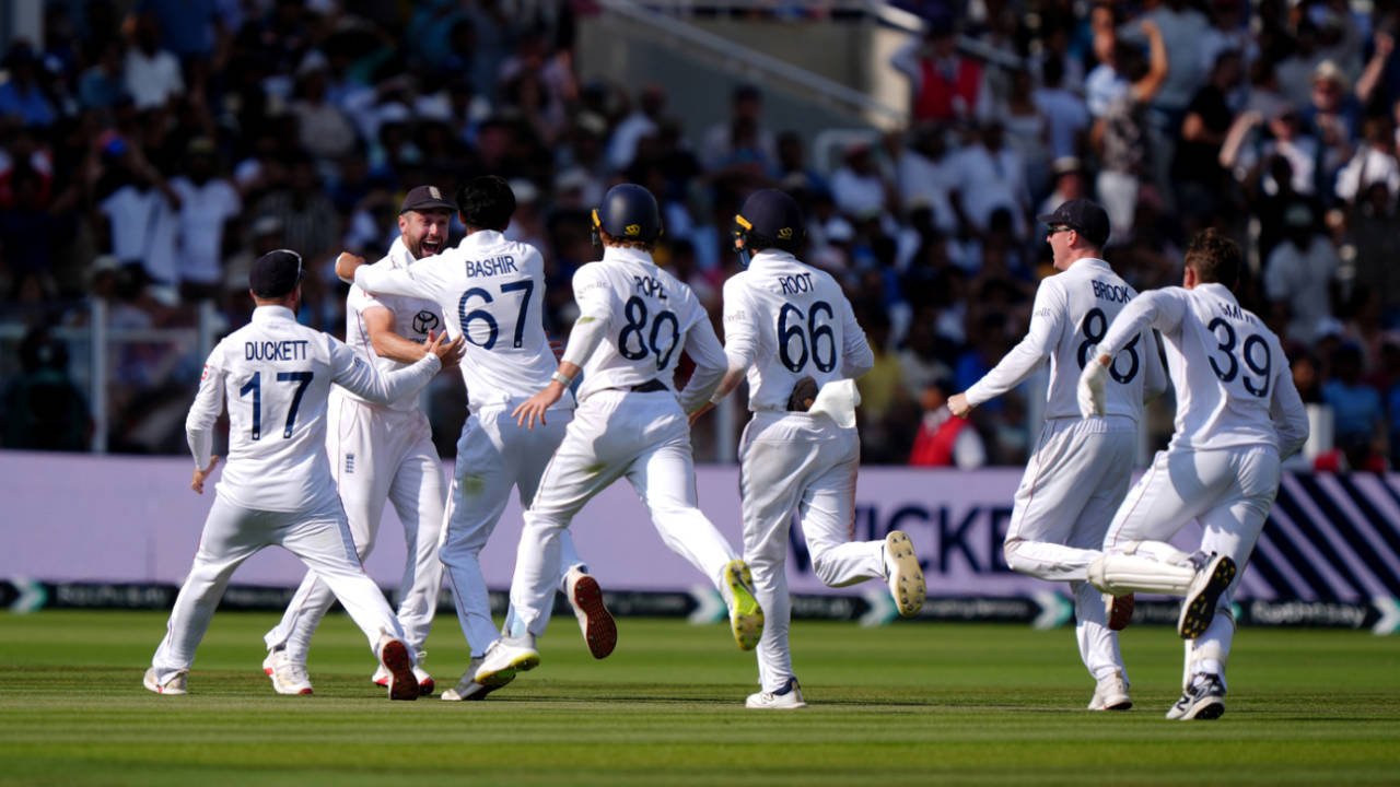 The England players celebrate after Siraj's dismissal, England vs India, 3rd Test, Lord's, London, Day 5, July 14, 2025