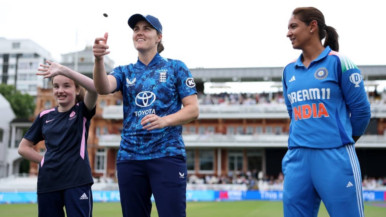Nat Sciver-Brunt spins the coin as Harmanpreet Kaur calls, England vs India, 2nd women's ODI, Lord's, London, July 19, 2025