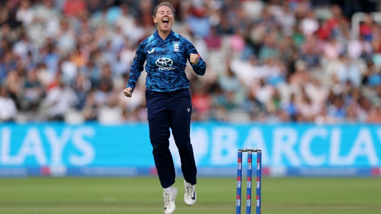 Linsey Smith jumps with joy after snaring Smriti Mandhana, England vs India, 2nd women's ODI, Lord's, London, July 19, 2025