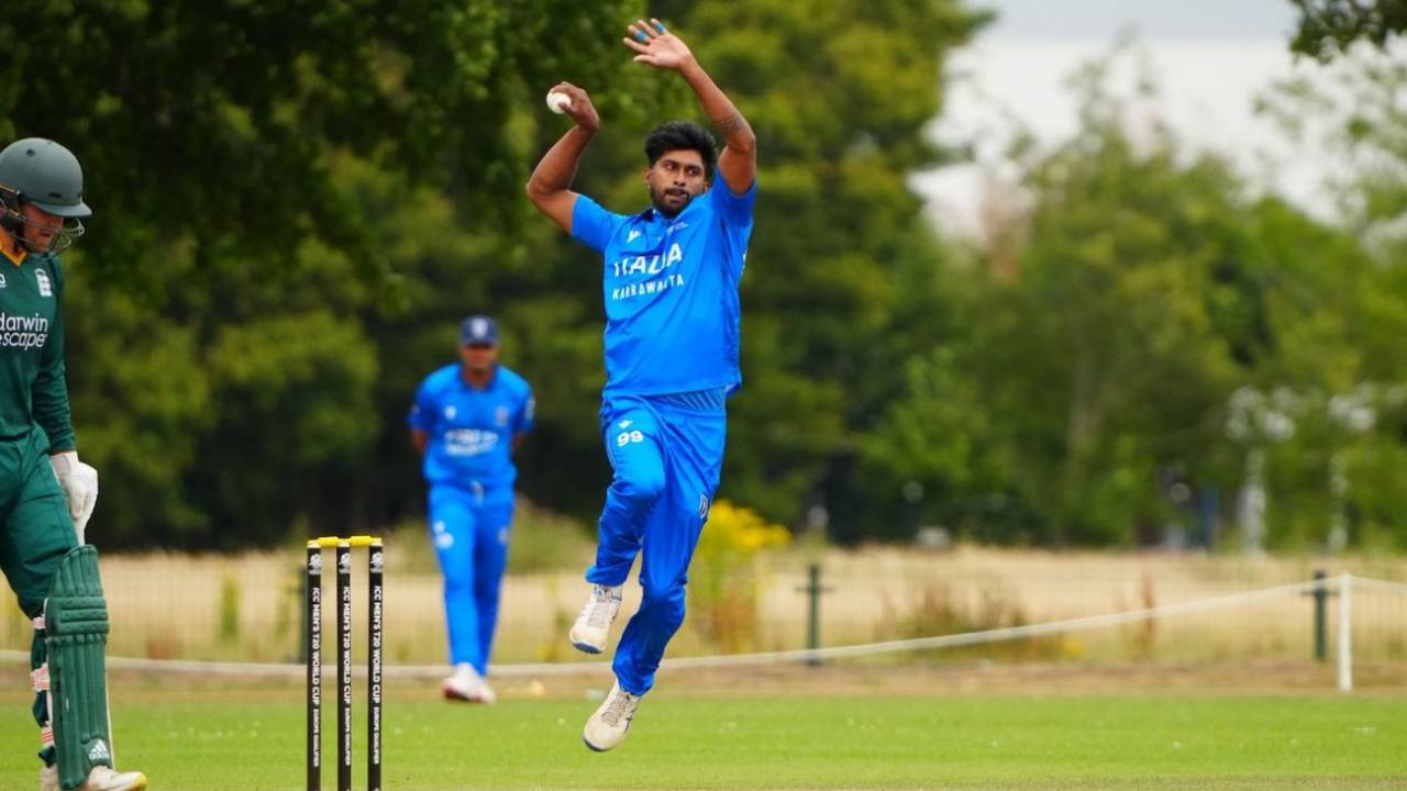 Crishan Kalugamage bowls, Guernsey vs Italy, ICC Men's T20 World Cup Europe Region Final, The Hague, July 5, 2025