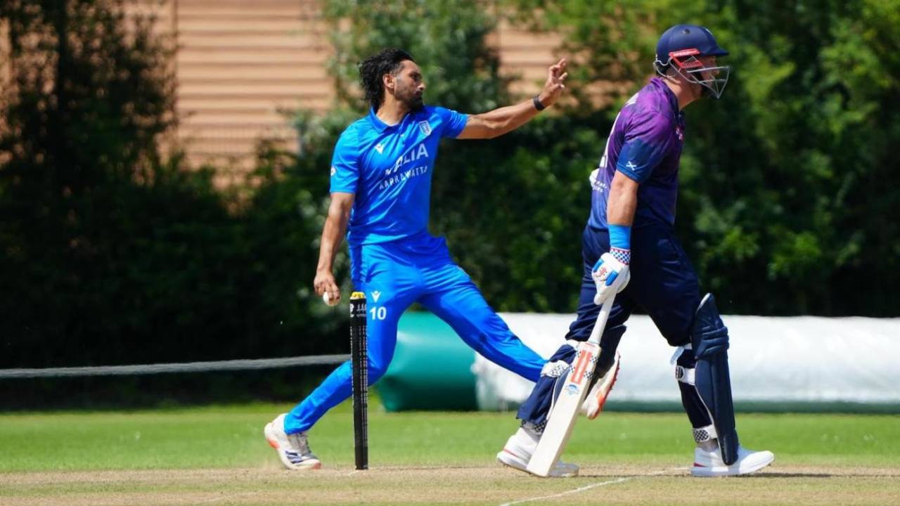 Jaspreet Singh bowls, Italy vs Scotland, ICC Men's T20 World Cup Europe Region Final, The Hague, July 9, 2025