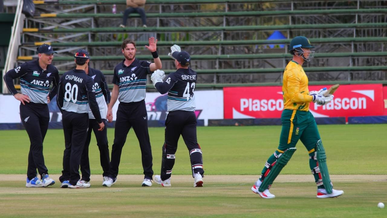 The New Zealand players celebrate a wicket, New Zealand vs South Africa, Harare, Zimbabwe T20I tri-series, July 22, 2025
