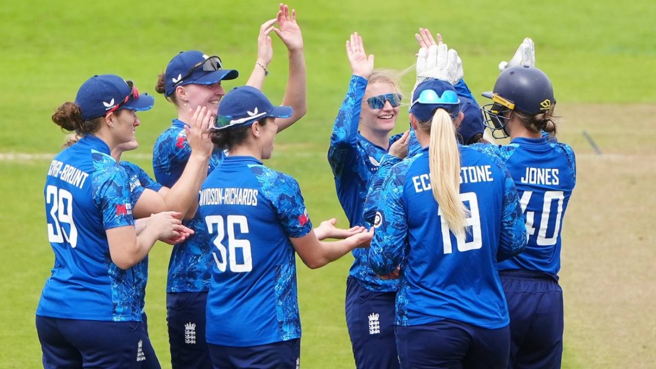 Charlie Dean used the DRS to get rid of Pratika Rawal, England vs India, 3rd women's ODI, Durham, July 22, 2025