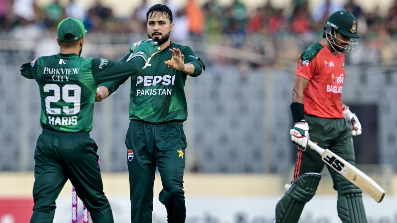 Pakistan's powerplay success began with Faheem Ashraf getting Mohammad Naim, Bangladesh vs Pakistan, 2nd T20I, Mirpur, July 22, 2025