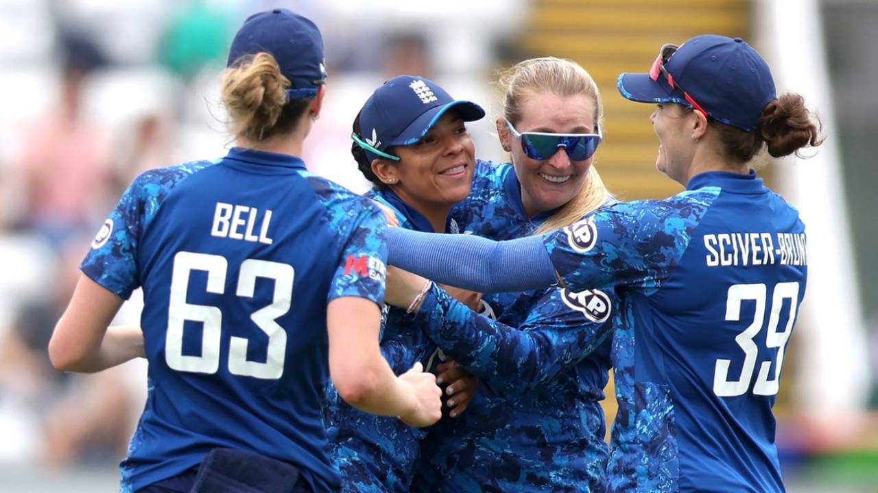 Sophia Dunkley and Sophie Ecclestone combined to dismiss Smriti Mandhana, England vs India, 3rd women's ODI, Durham, July 22, 2025