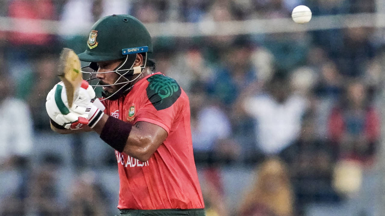 Parvez Hossain Emon was the only top-order batter to get into double figures, Bangladesh vs Pakistan, 2nd T20I, Mirpur, July 22, 2025