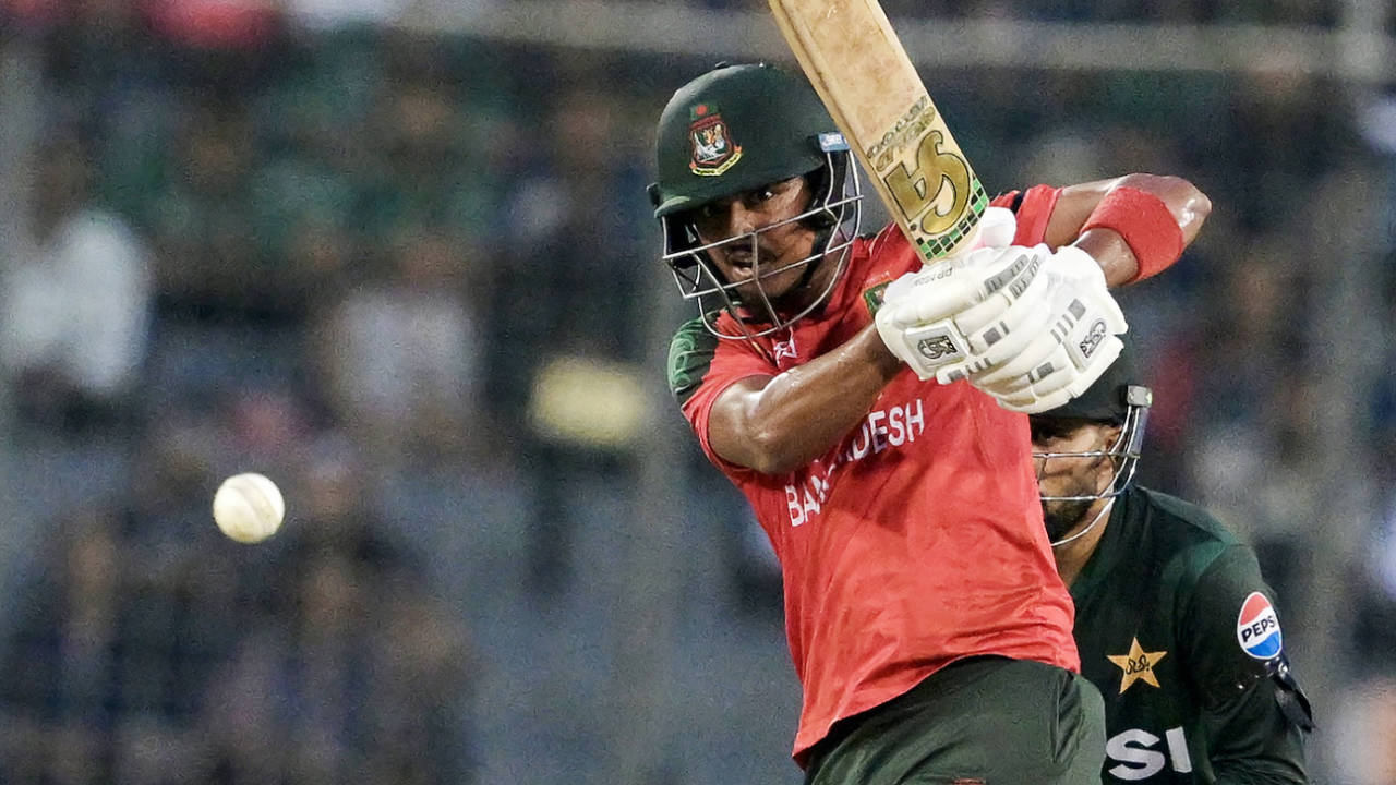 Mahedi Hasan made a handy 33 after Bangladesh's top-order failure, Bangladesh vs Pakistan, 2nd T20I, Mirpur, July 22, 2025
