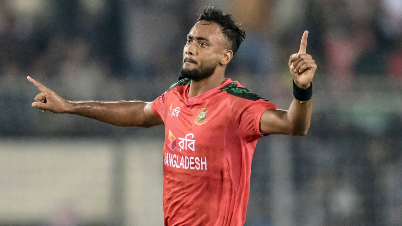 Shoriful Islam struck twice in the powerplay, Bangladesh vs Pakistan, 2nd T20I, Mirpur, July 22, 2025