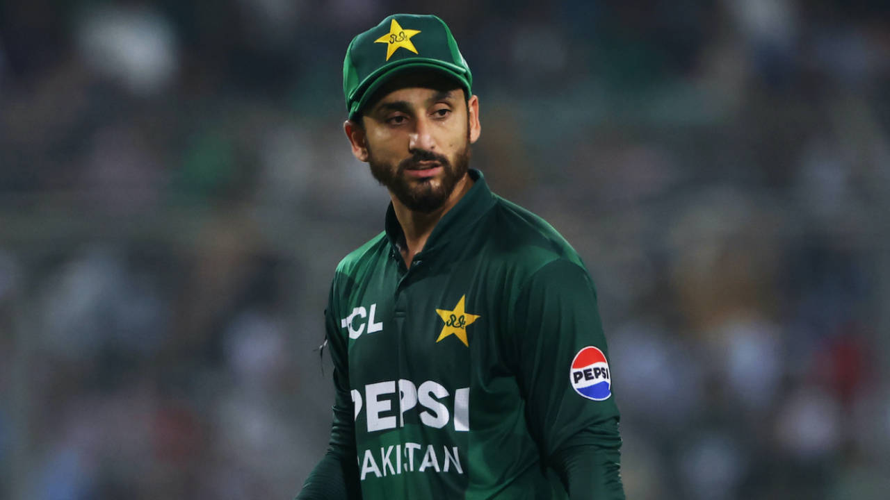 Salman Agha in captaincy mode, Bangladesh vs Pakistan, 2nd T20I, Mirpur, July 22, 2025