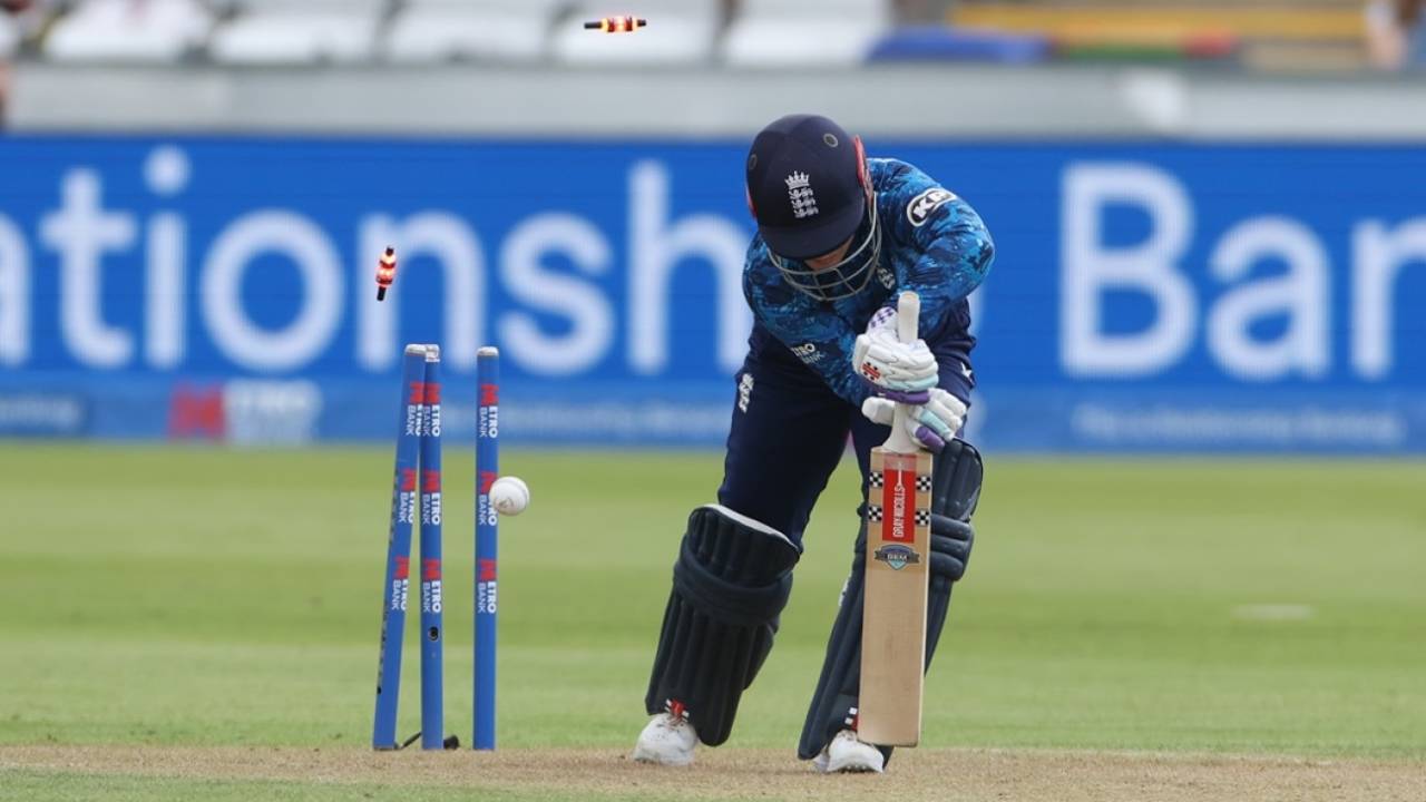 Tammy Beaumont is cleaned up, England vs India, 3rd women's ODI, Durham, July 22, 2025