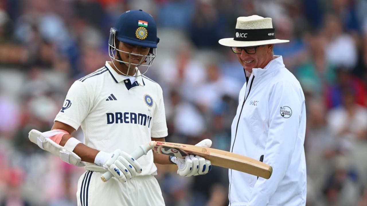 Yashasvi Jaiswal's broken bat brought out some smiles from him and umpire Rod Tucker, England vs India, 4th Test, 1st day, Manchester, July 23, 2025