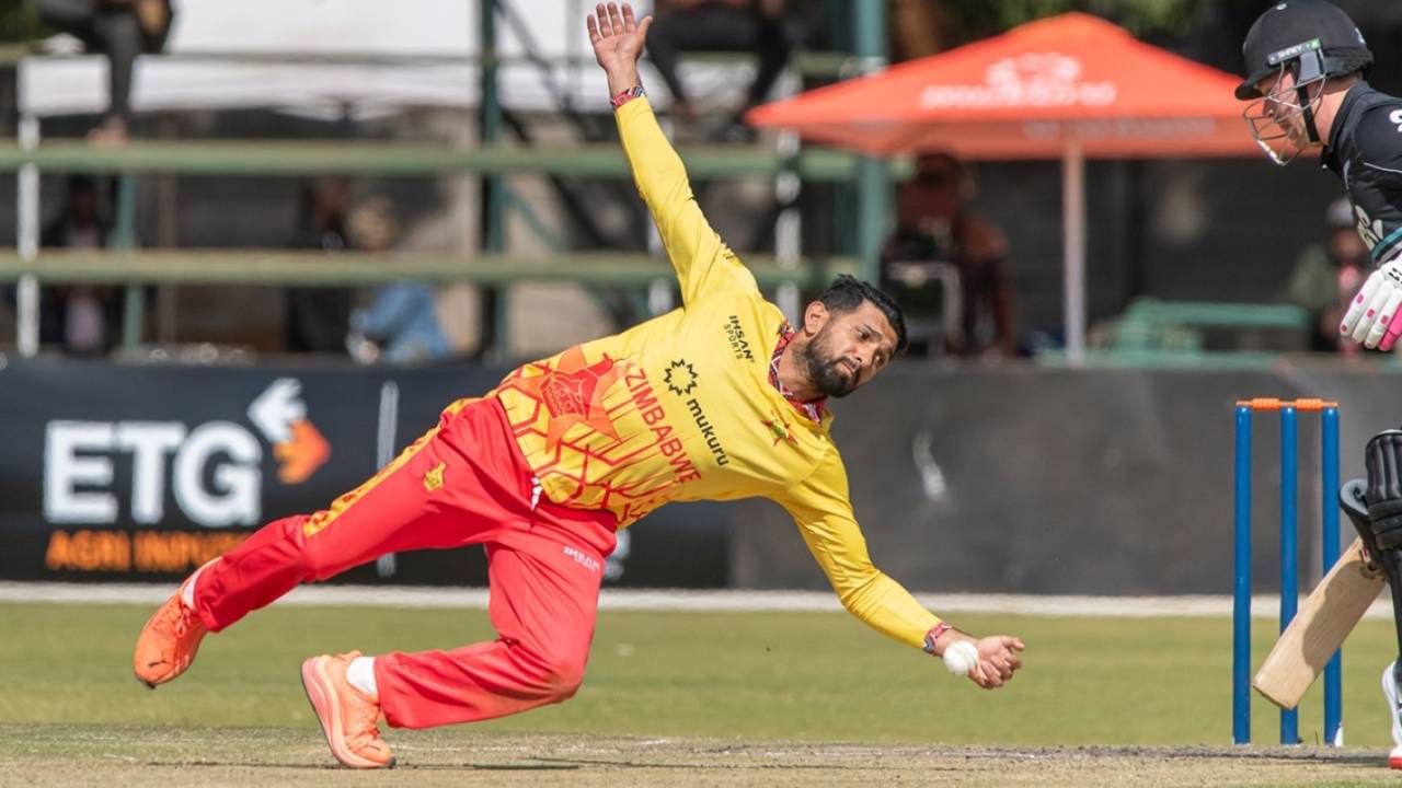 Sikandar Raza puts in an acrobatic effort off his own bowling, Zimbabwe vs New Zealand, Zimbabwe tri-series, Harare, July 24, 2025