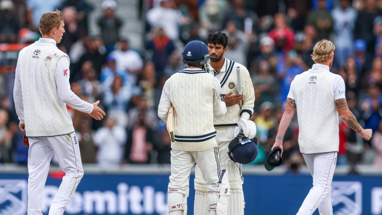 Zak Crawley approaches the India batters for a handshake, England vs India, 4th Test, 5th Day, Manchester, July 27, 2025