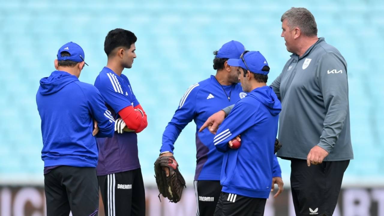 Lee Fortis, the Oval groundsman, has a word with Gautam Gambhir, Shubman Gill, Sitanshu Kotak and Ajit Agarkar, England vs India, 5th Test, The Oval, London, July 30, 2025