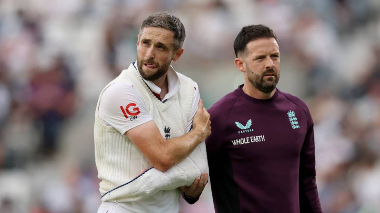 Chris Woakes walks off after injuring himself on the field, England vs India, The Oval, 5th Test, 1st Day, July 31, 2025