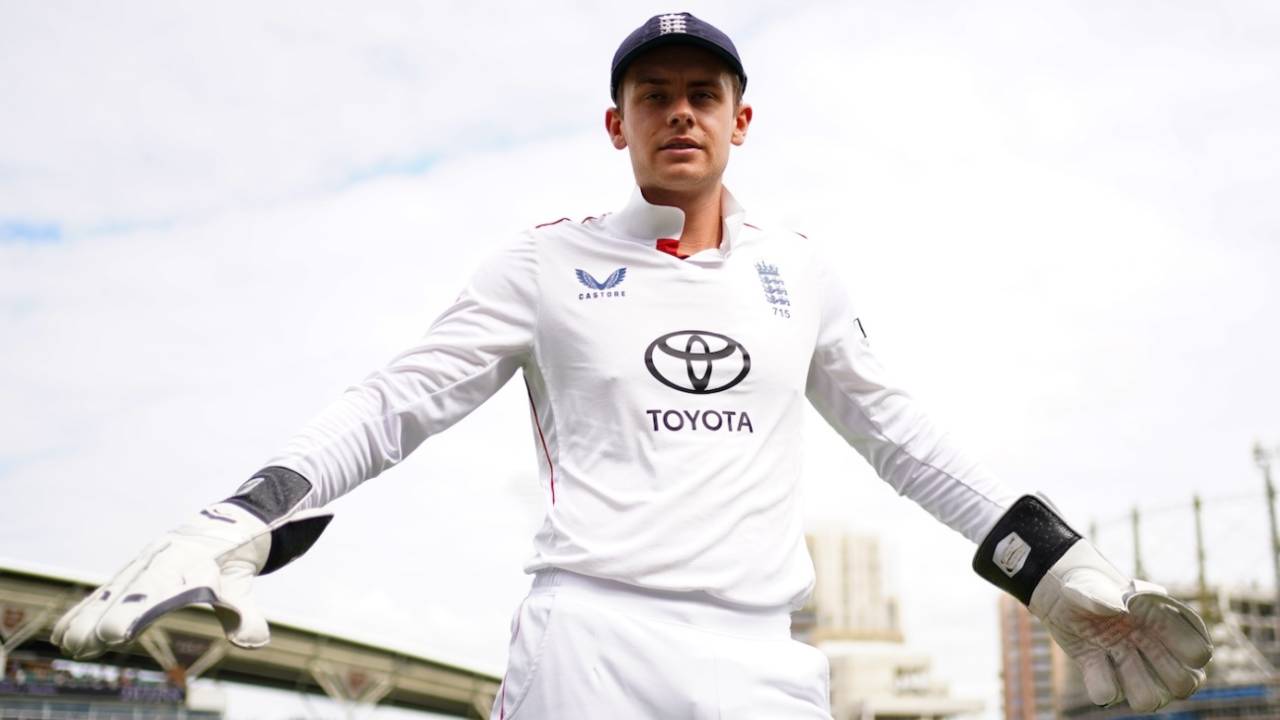 Jamie Smith gets ready for the third day, England vs India, 5th Test, 3rd day, The Oval, August 2, 2025