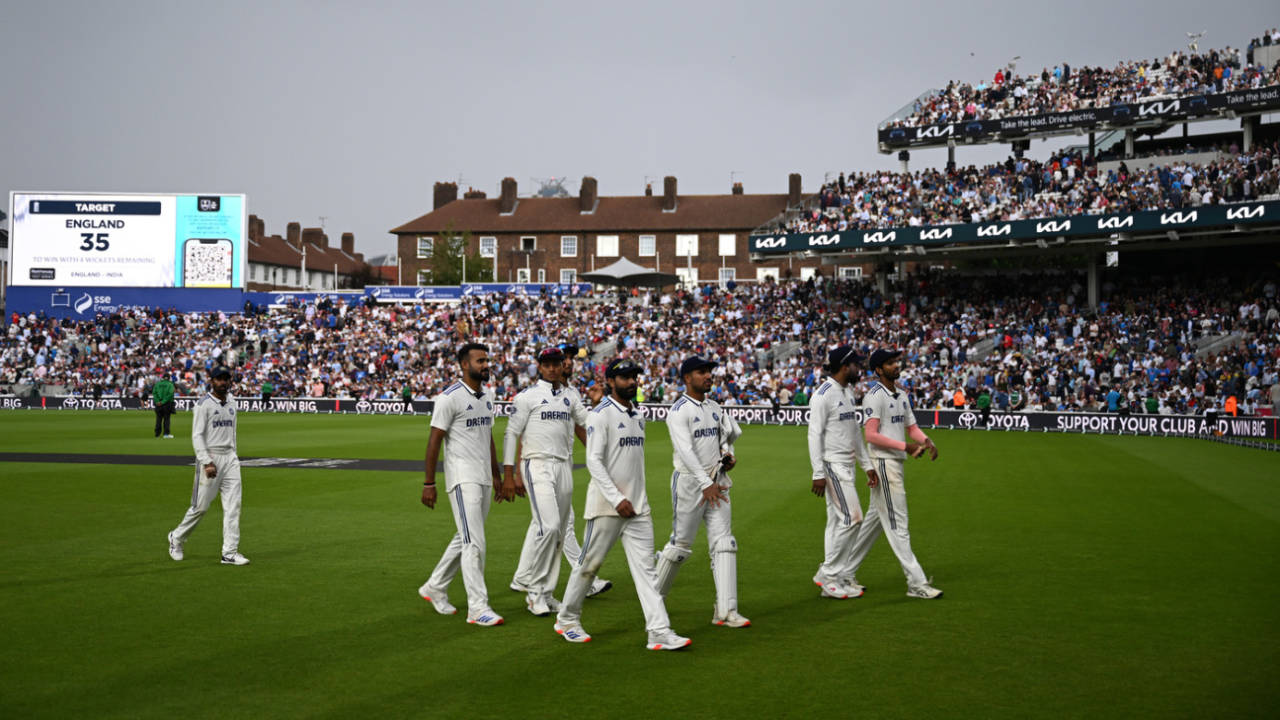 The players go off due to bad light with the match in the balance, England vs India, 5th Test, 4th Day, The Oval, August 3, 2025