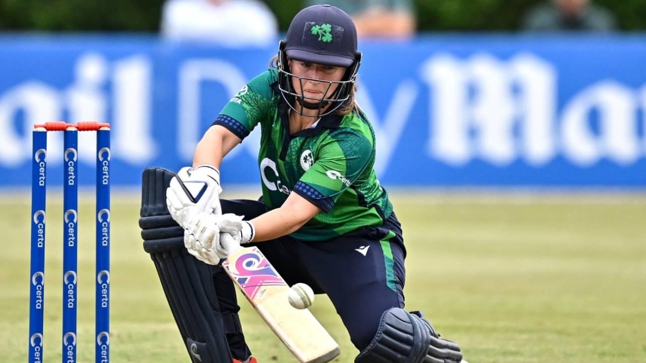 Leah Paul plays the scoop, Ireland vs Pakistan, 1st Women's T20I, Dublin, August 6, 2025