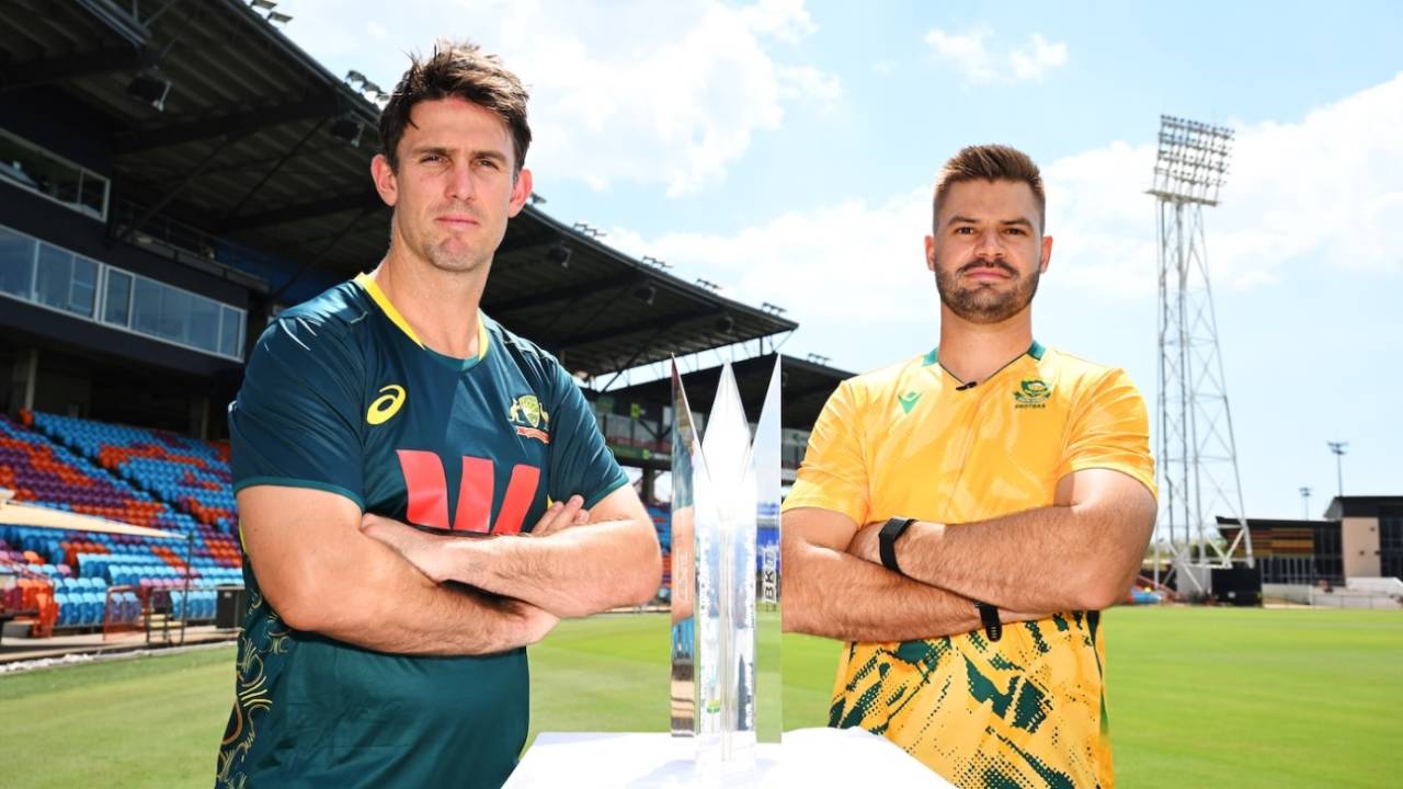 Mitchell Marsh and Aiden Markram pose with the T20I series trophy, Darwin, August 8, 2025