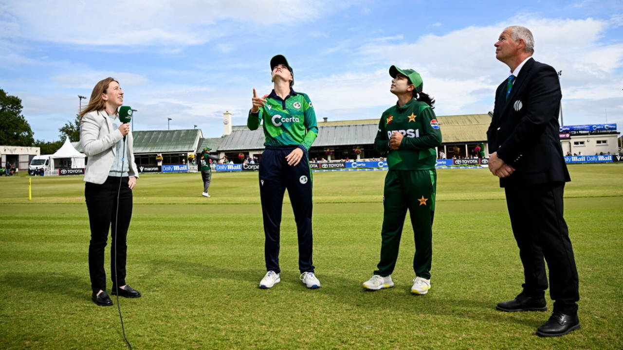 Captains Gaby Lewis and Fatima Sana at the coin toss, Ireland vs Pakistan, 3rd T20I, Dublin, August 10, 2025