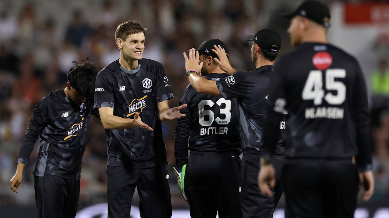 Scott Currie claimed the wicket of Jamie Smith, Manchester Originals vs London Spirit, Emirates Old Trafford, men's Hundred, August 11, 2025