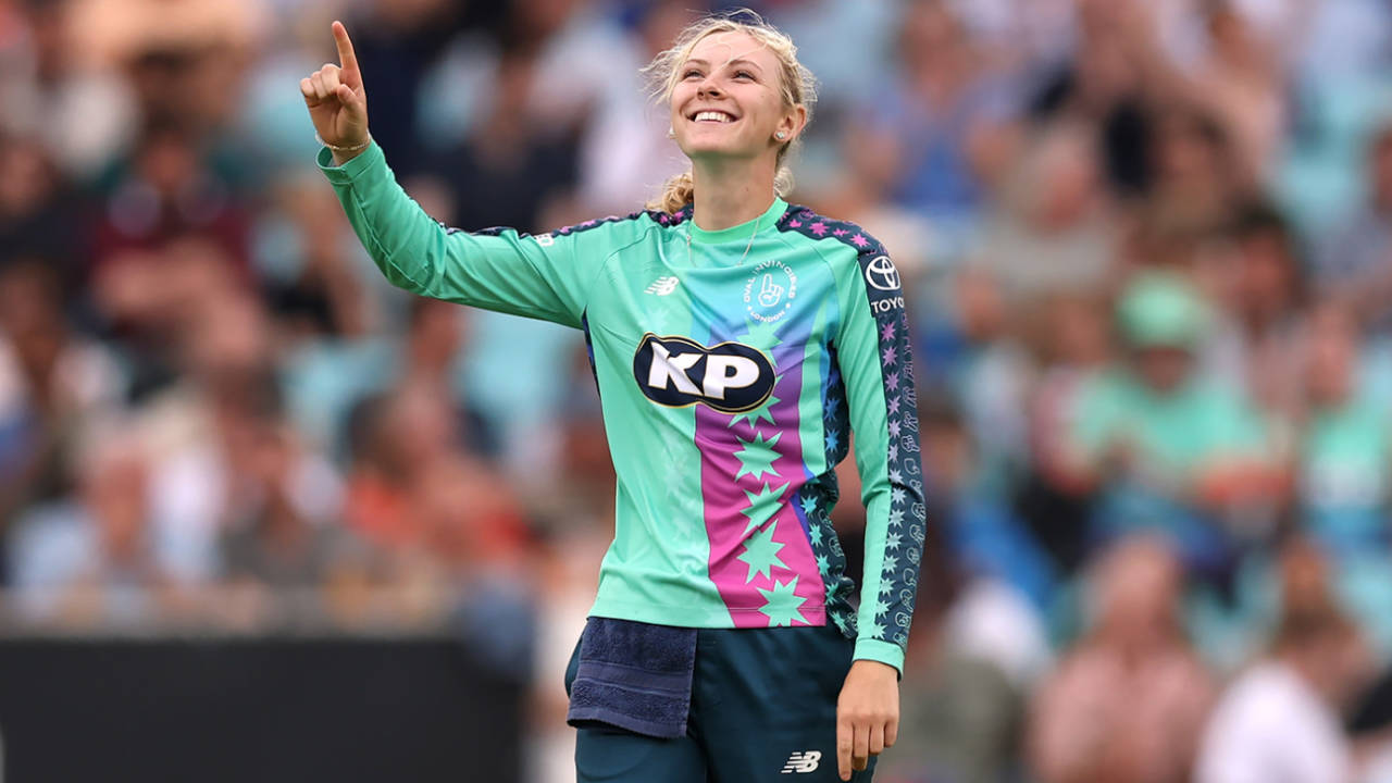 Sophia Smale helped finish off Fire with 3 for 13, Oval Invincibles vs Welsh Fire, Women's Hundred, The Oval, August 16, 2025