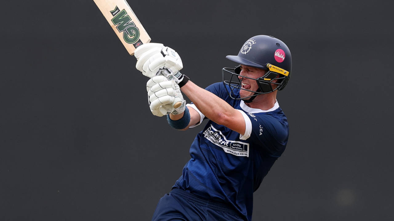 Nick Gubbins climbs into a pull, Hampshire vs Essex, Southampton, men's One Day Cup, August 7, 2025