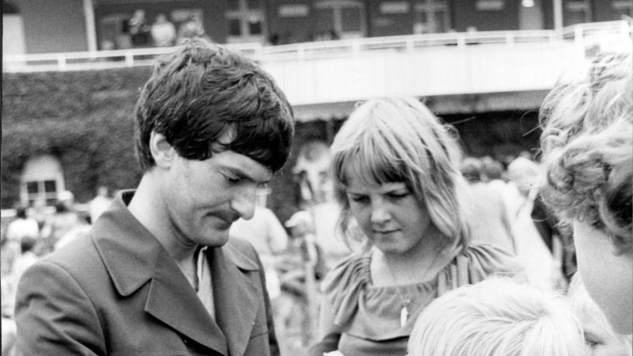 Alan Knott signs autographs during a rain interruption, WSC World vs WSC Australia, World Series Cricket Country Cup, Lismore, January 18, 1978