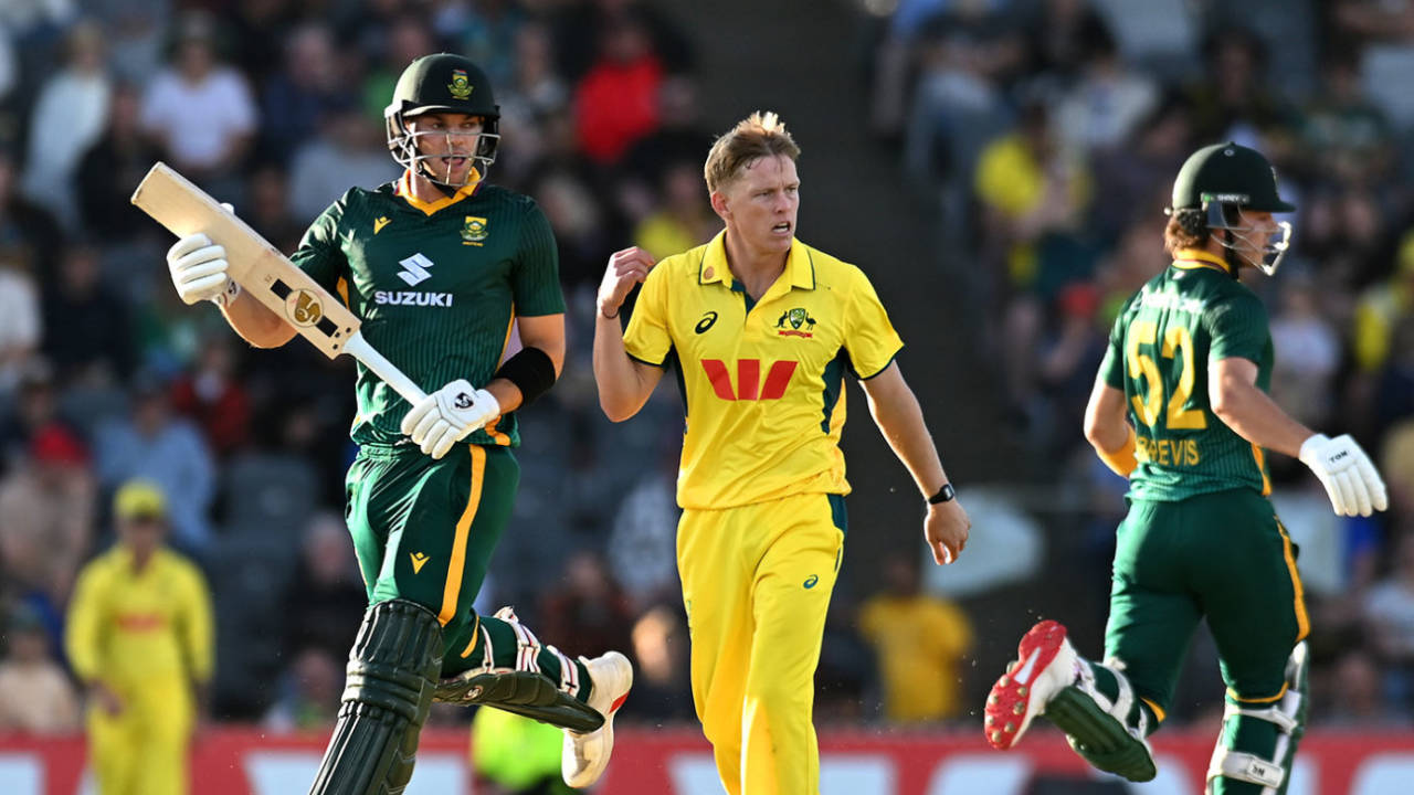 Nathan Ellis claimed key middle-order wickets, Australia vs South Africa, 2nd ODI, Mackay, August 22, 2025